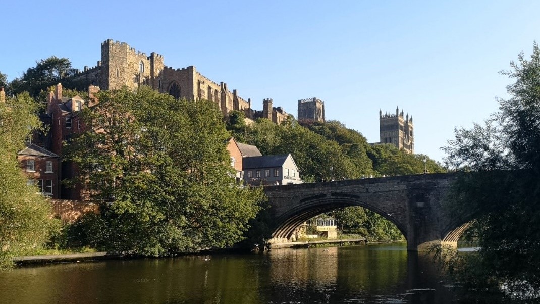 En bro over en elv i Durham