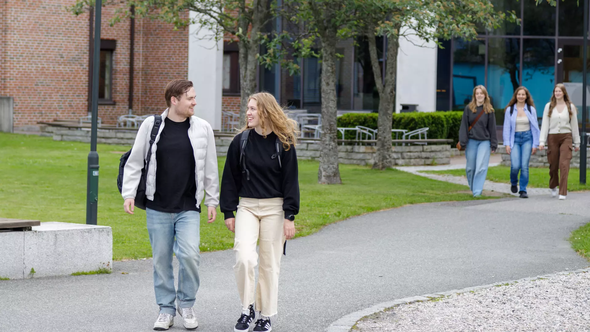 Students at campus Bø. Trym Breivikås og Lise Marie D. Andersen.